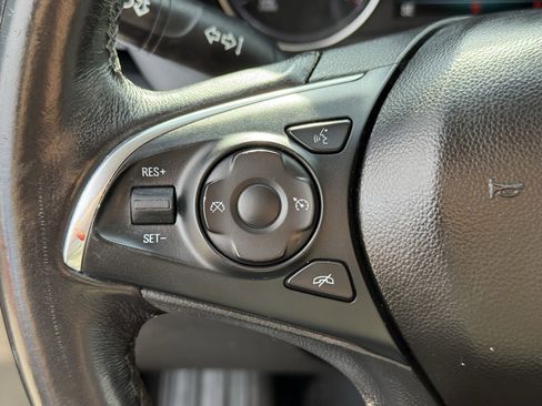 Used 2018 Buick Enclave Essence image 16