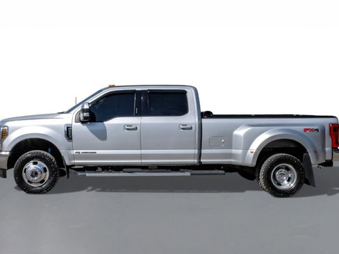 Used 2019 Ford F350 Lariat w/ Lariat Value Package image 9