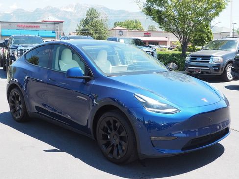Used 2024 Tesla Model Y Long Range AWD/4WD image 3