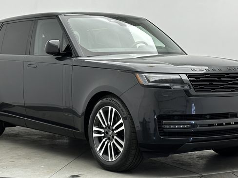 Used 2025 Land Rover Range Rover Long Wheelbase SE image 3