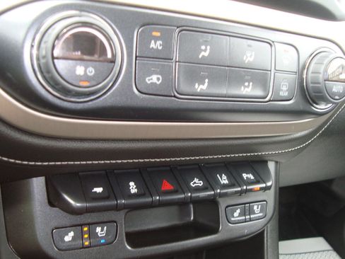 Certified 2022 GMC Canyon Denali image 36