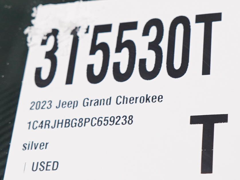 Used 2023 Jeep Grand Cherokee Limited AWD/4WD image 31