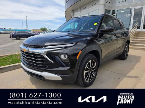 Used 2024 Chevrolet TrailBlazer LT w/ Convenience Package AWD/4WD image 1