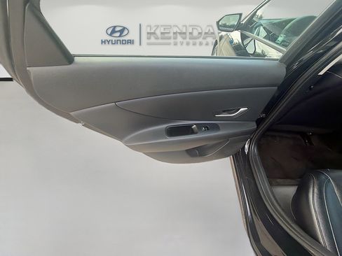 Used 2021 Hyundai Elantra SE FWD image 22