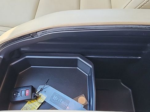 Used 2015 Toyota Highlander XLE image 11