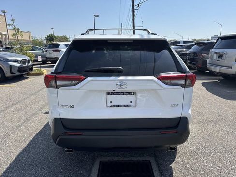 Used 2020 Toyota RAV4 XLE Premium image 6