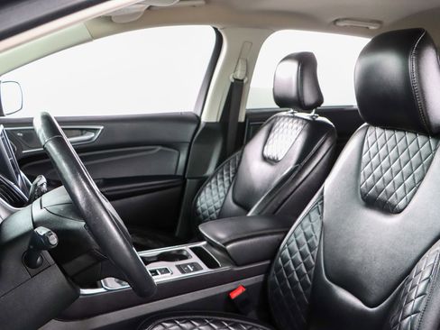 Used 2023 Ford Edge Titanium image 23