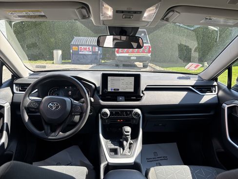 Used 2025 Toyota RAV4 XLE AWD/4WD image 15