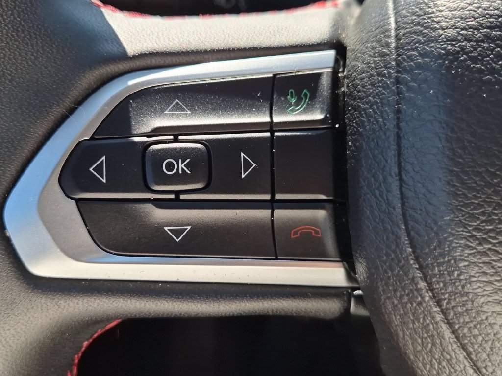 Used 2025 Jeep Compass Trailhawk AWD/4WD image 16