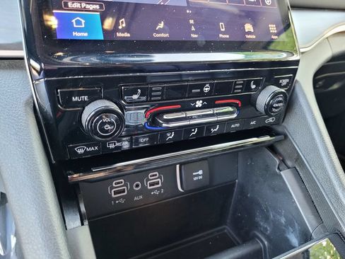Used 2023 Jeep Grand Cherokee Limited RWD image 20