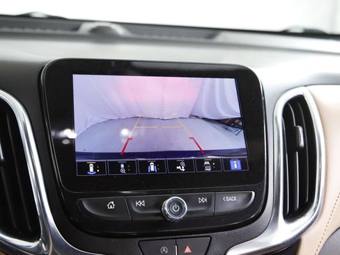 Used 2022 Chevrolet Equinox Premier AWD/4WD image 17