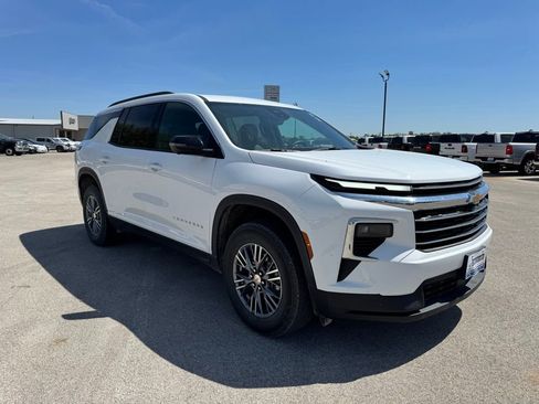 Used 2026 Chevrolet Traverse LT w/ Driver Confidence Package image 7