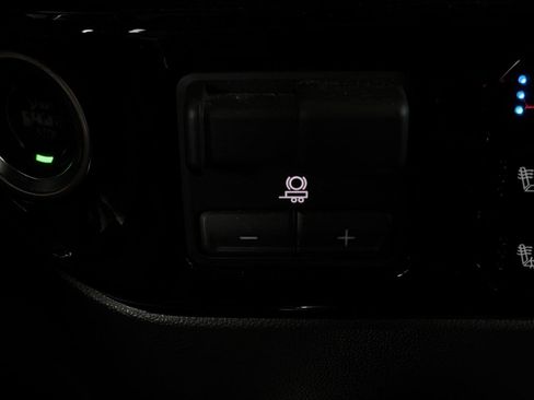 Used 2024 Chevrolet Silverado 1500 High Country w/ High Country Premium Package AWD/4WD image 32