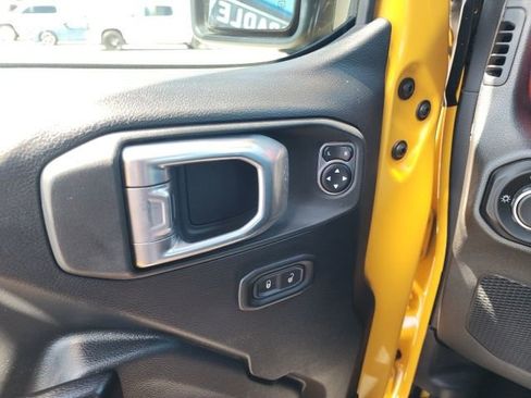 Used 2021 Jeep Wrangler Unlimited Rubicon AWD/4WD image 38