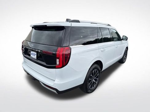 Used 2025 Ford Expedition Platinum AWD/4WD image 7