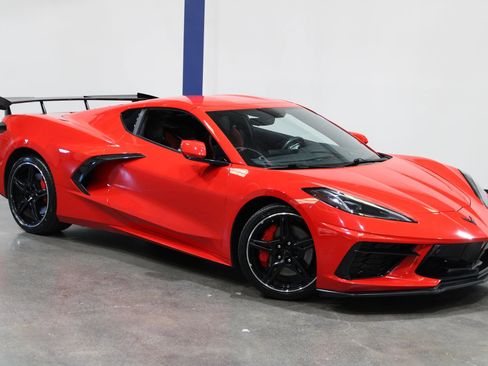 Used 2022 Chevrolet Corvette Stingray Preferred Cpe w/ Z51 Performance Package RWD image 2