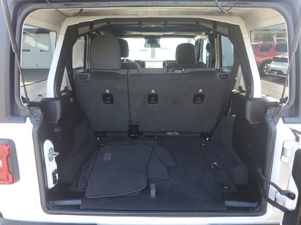 Used 2025 Jeep Wrangler Unlimited Rubicon AWD/4WD image 31