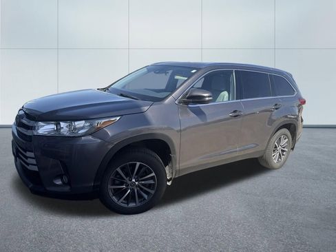 Used 2019 Toyota Highlander XLE AWD/4WD image 8