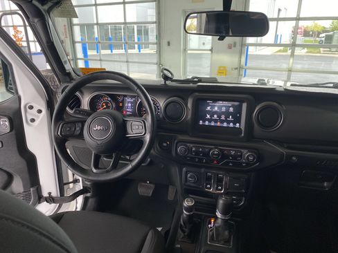 Used 2022 Jeep Wrangler Willys image 23