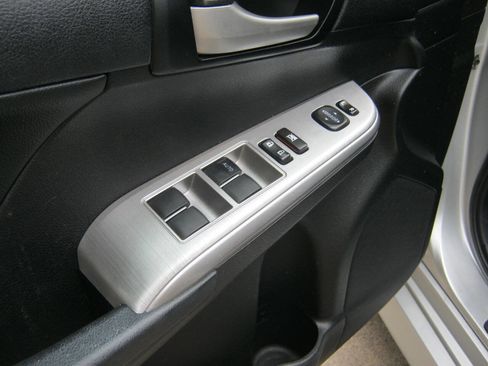 Used 2014 Toyota Camry SE FWD image 12
