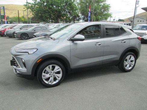 Used 2025 Buick Encore GX Preferred AWD/4WD image 3