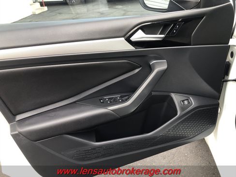 Used 2019 Volkswagen Jetta R-Line image 9