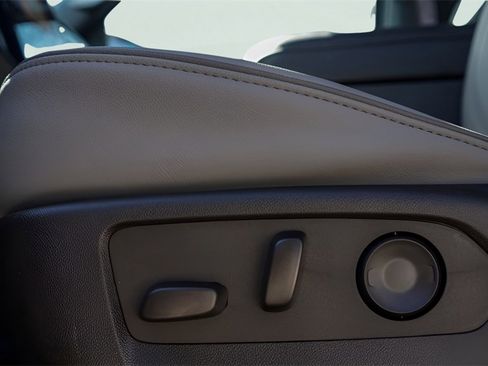 New 2026 GMC Yukon Elevation image 18