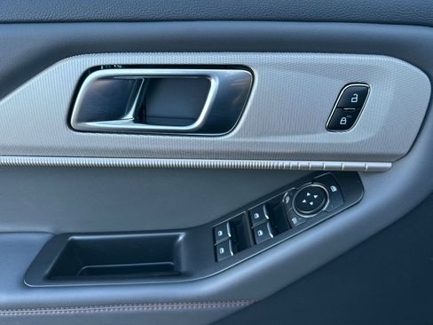 New 2025 Ford Explorer Active w/ Active Comfort Package image 11