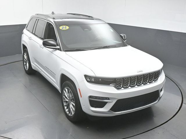 Used 2025 Jeep Grand Cherokee Summit AWD/4WD image 47