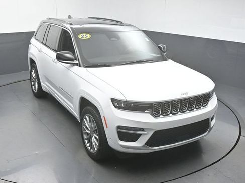Used 2025 Jeep Grand Cherokee Summit AWD/4WD image 47