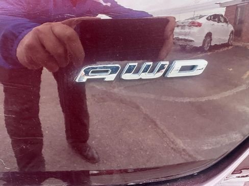 Used 2024 Ford Edge SEL image 10