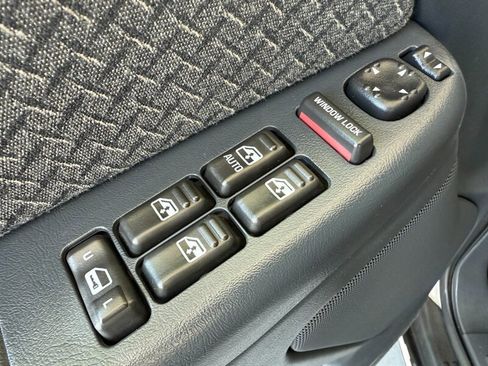 Used 2002 Chevrolet Avalanche 2WD image 22