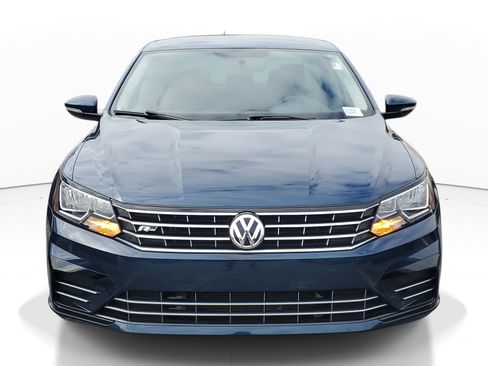 Used 2018 Volkswagen Passat 2.0T S image 2