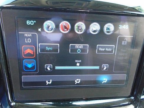 Used 2019 Chevrolet Traverse LT w/ LT Premium Package AWD/4WD image 14
