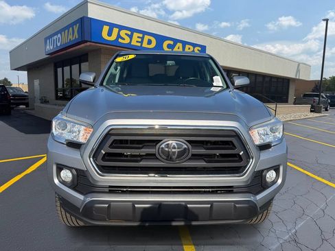 Used 2020 Toyota Tacoma SR5 AWD/4WD image 3