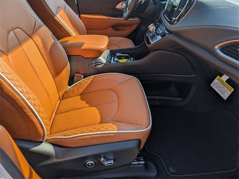 New 2026 Chrysler Pacifica Pinnacle image 34