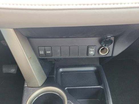 Used 2015 Toyota RAV4 XLE image 16