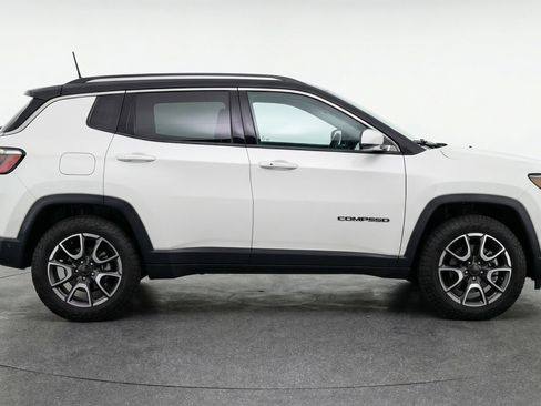 Used 2025 Jeep Compass Trailhawk image 11