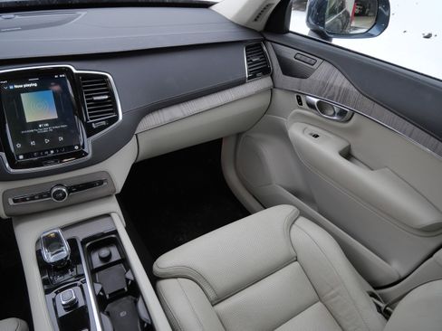 Used 2024 Volvo XC90 T8 Ultimate image 11