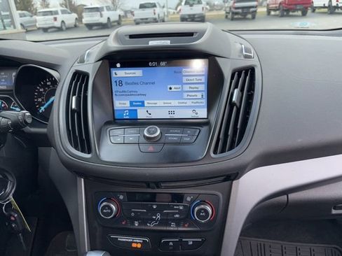 Used 2017 Ford Escape SE w/ Equipment Group 201A image 8