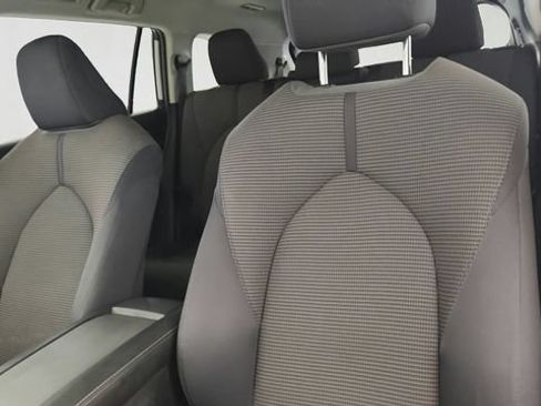 Used 2022 Toyota Highlander LE FWD image 9