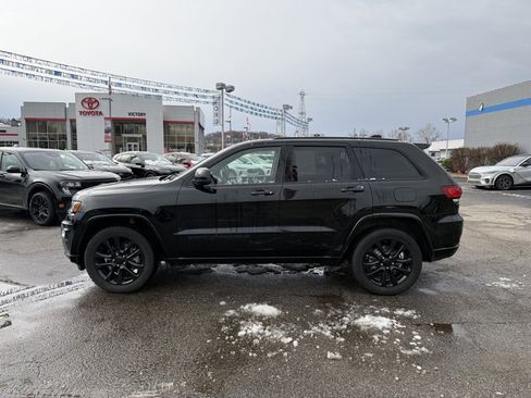 Used 2022 Jeep Grand Cherokee Laredo X image 6