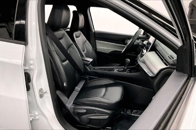Used 2024 Jeep Compass Limited AWD/4WD image 8