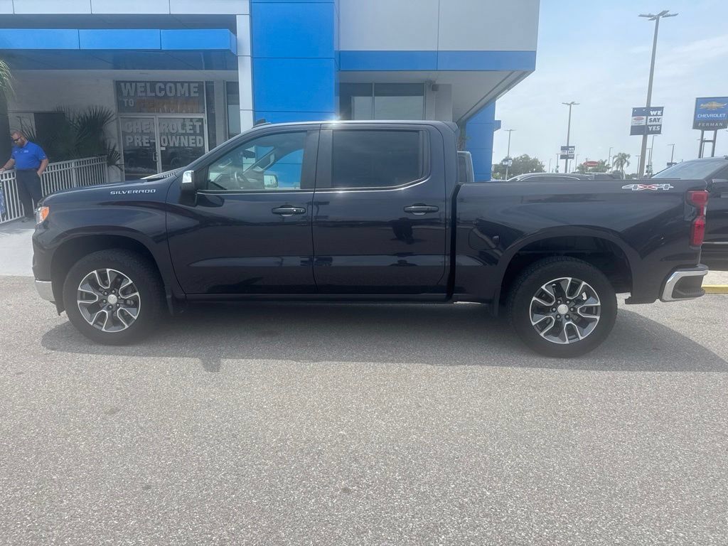 Used 2023 Chevrolet Silverado 1500 LT AWD/4WD image 8