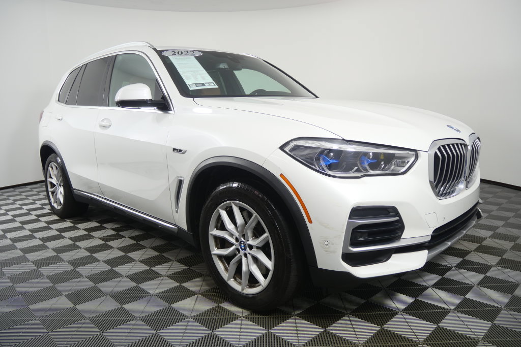Used 2022 BMW X5 xDrive45e w/ Executive Package AWD/4WD image 2