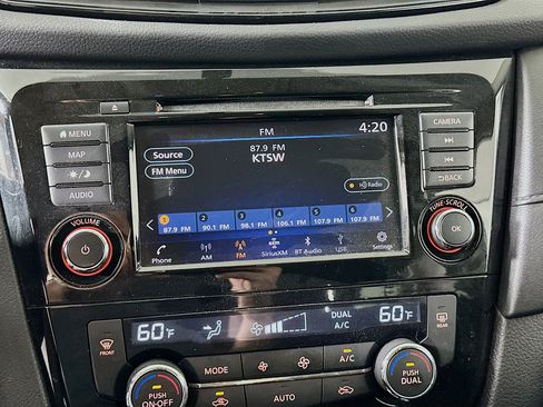 Used 2018 Nissan Rogue SV w/ Sun & Sound Touring Package image 19