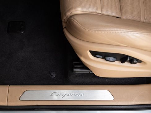 Certified 2023 Porsche Cayenne AWD/4WD image 20