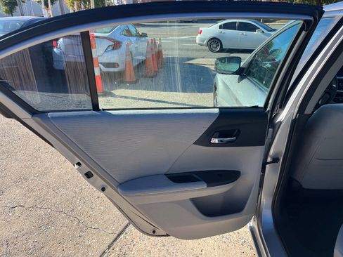 Used 2016 Honda Accord LX image 11