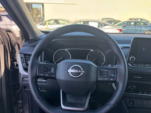 Used 2025 Nissan Rogue SV image 36