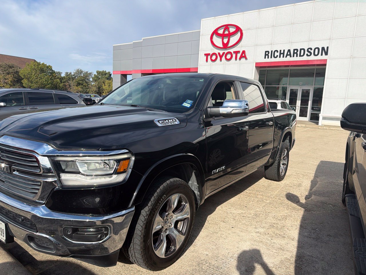Used 2019 RAM 1500 Laramie RWD image 1